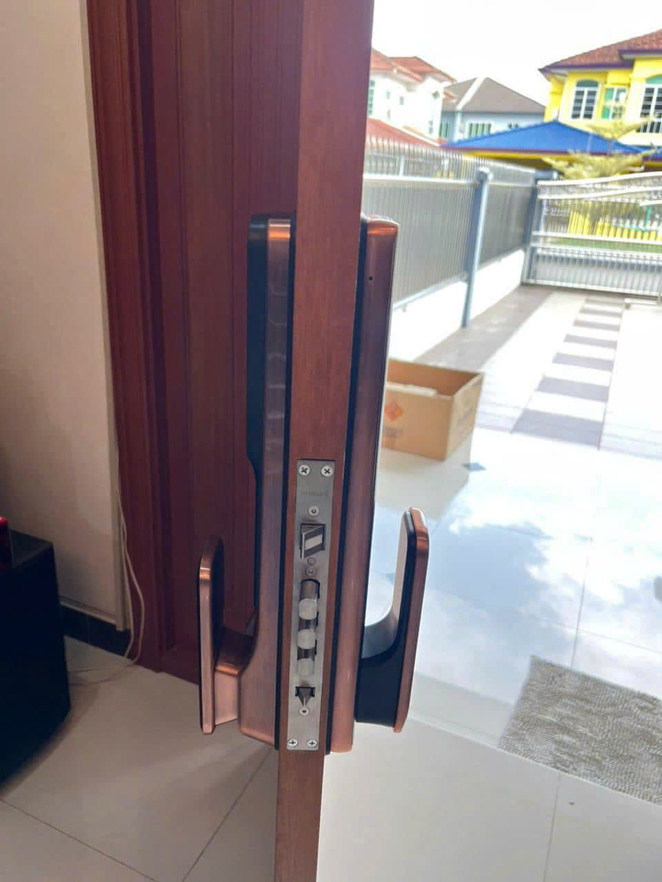 Hình ảnh thực tế Philips Alpha V 5

