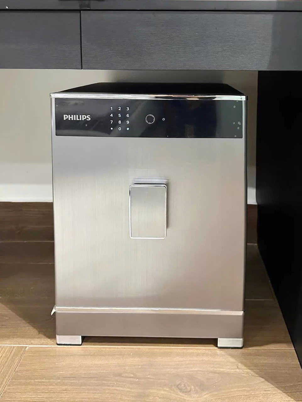 Két sắt cần thơ philips sbx701
