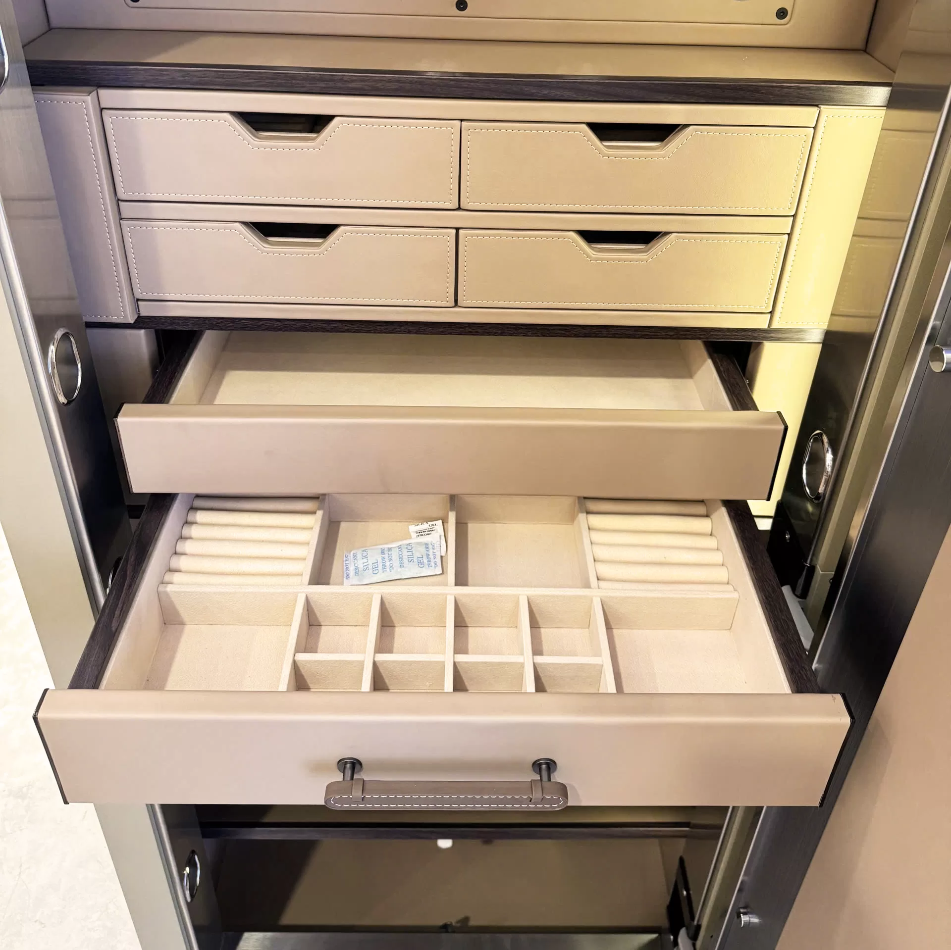 Hình ảnh thực tế Philips Valis 4