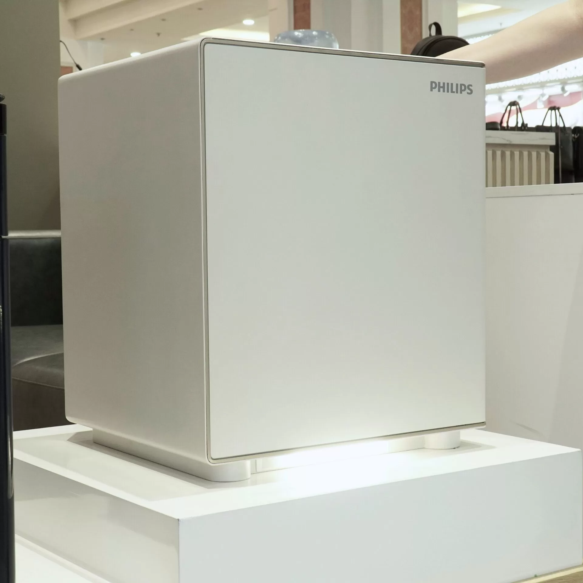 Két sắt thông minh Philips SBX300